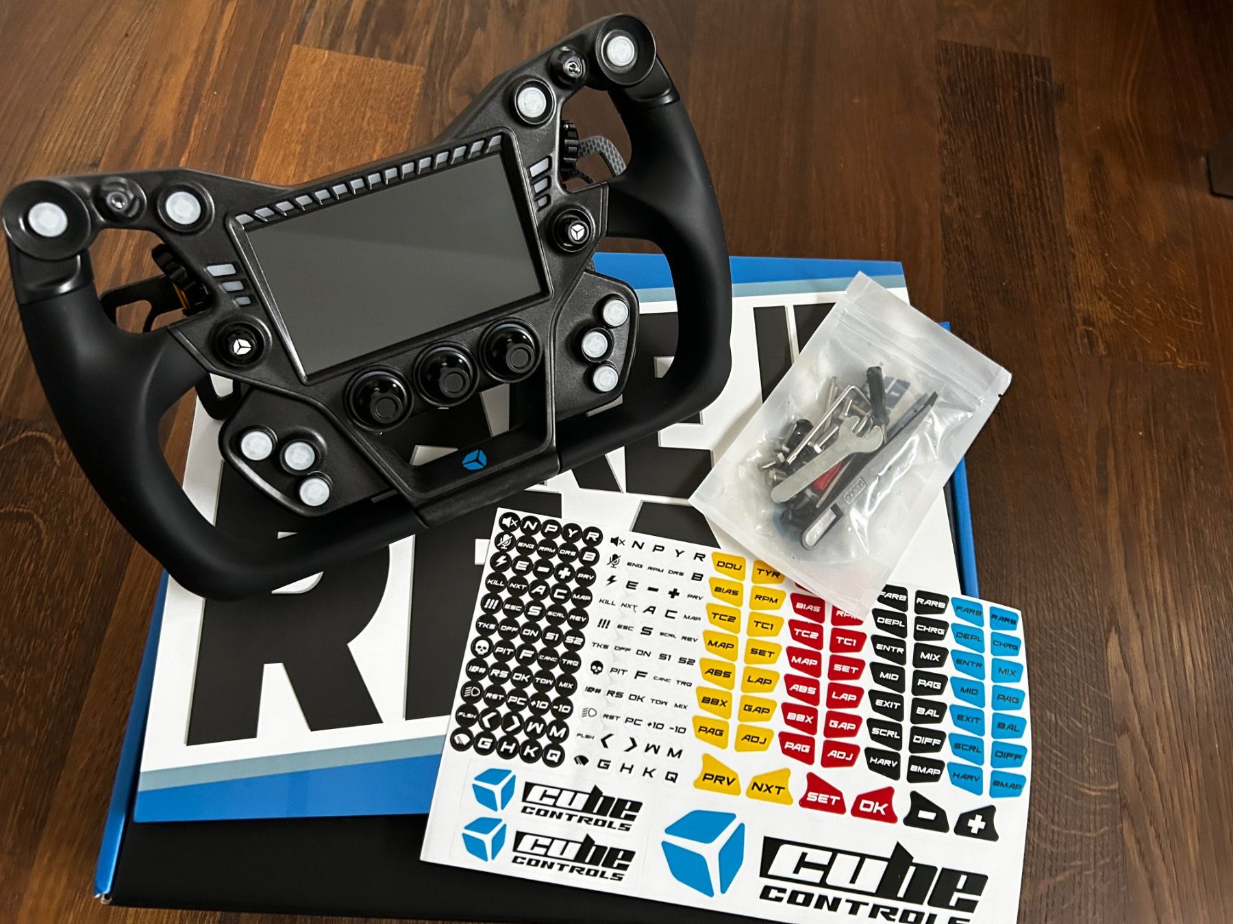 Controller: Cube Controls GT-X2 Black - 300mm Simracing SteeringWheel – Nuovo (secondo la descrizione) da Gerlafingen venduto da Roletto