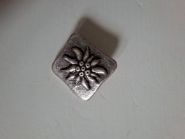 Knopf mit Edelweiss aus Metall