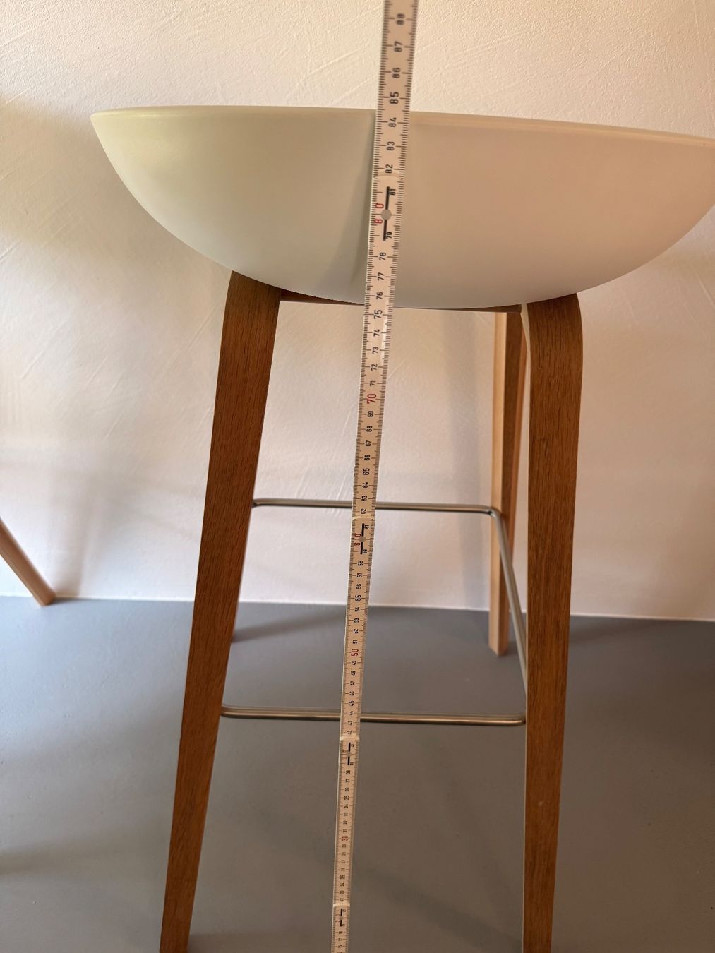 Hay Tabourets: 2x HAY About A Stool AAS 32 Barhocker weiss Eiche Edelstahl – D'occasion à Worb par rushfunk 7