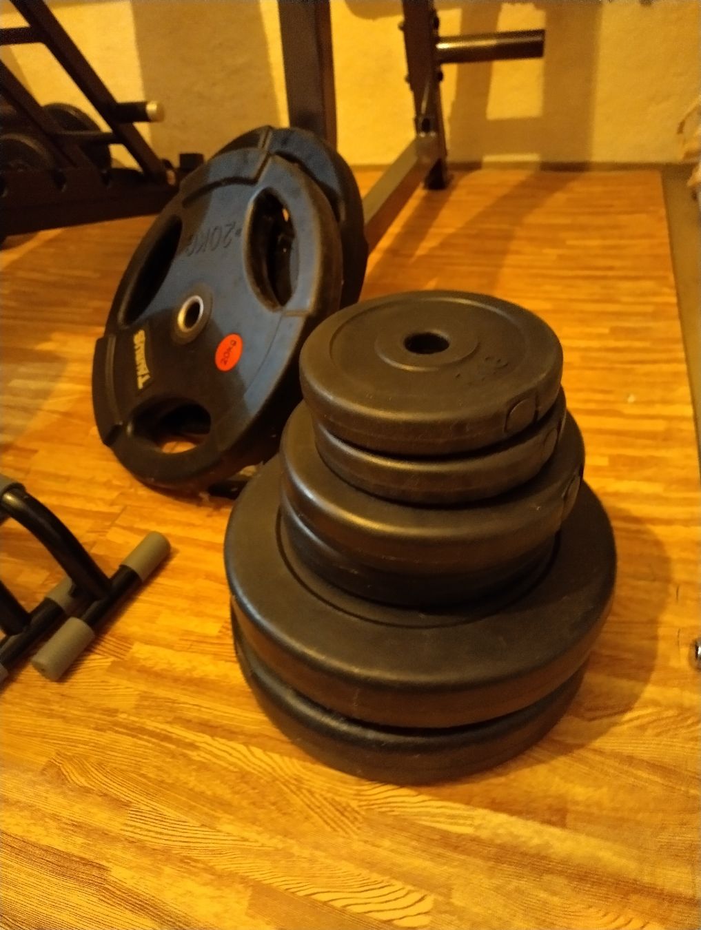 Hometrainer: Profi Hantelbank+ Multipress Rack inkl. Gewichte – Usato da Dättwil AG venduto da Kleinaberfein 1