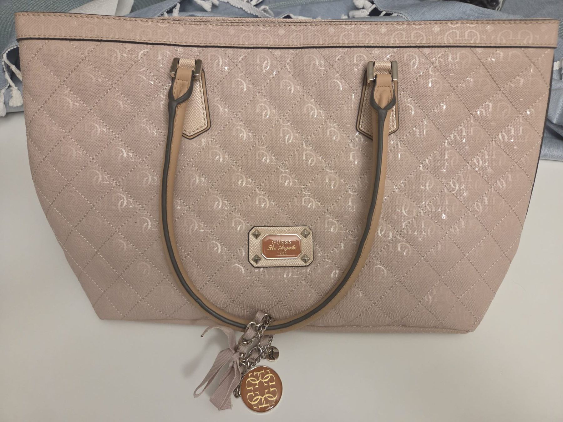 Guess Borse da donna: Guess Handtasche – Nuovo (secondo la descrizione) da Gerlafingen venduto da natmp88