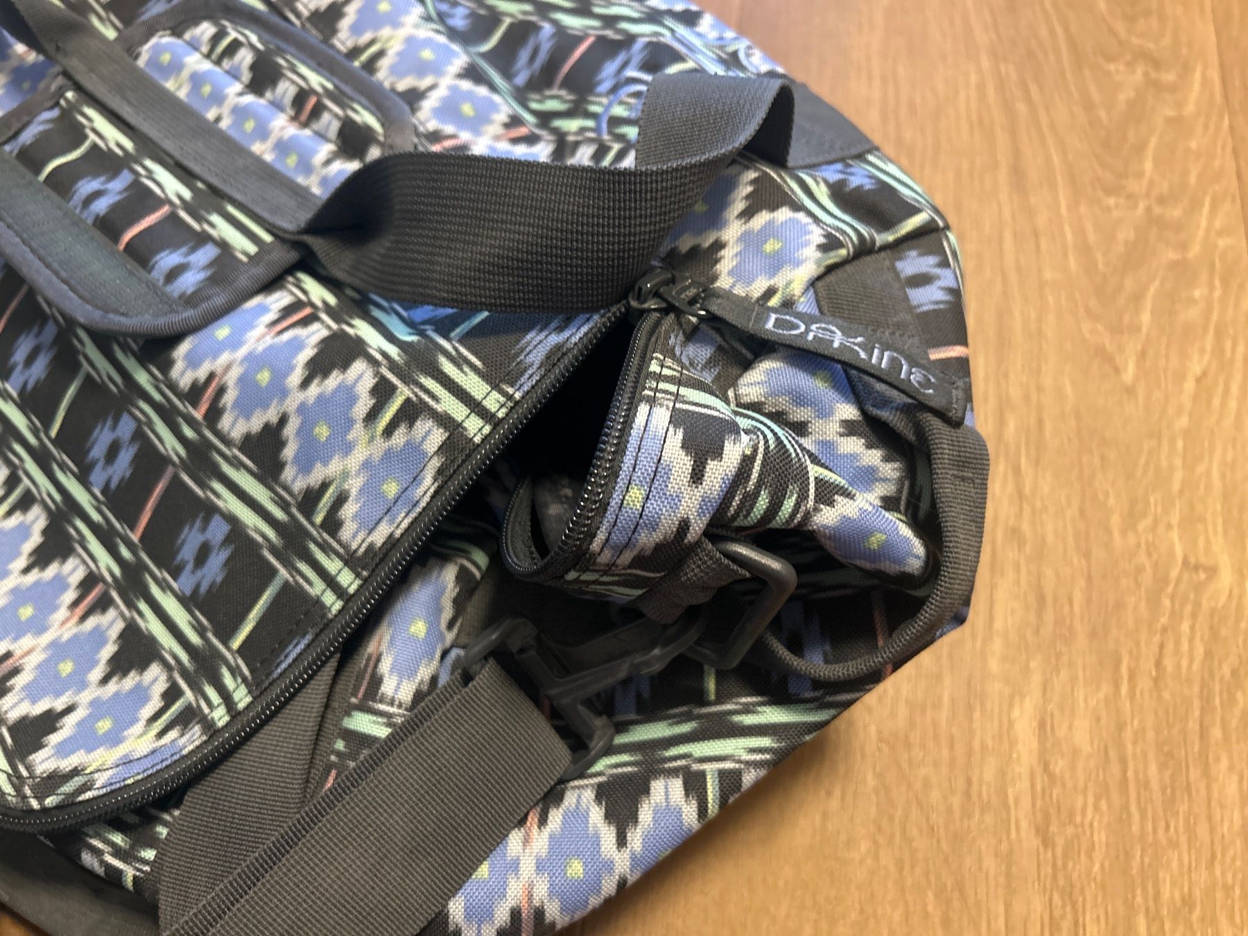 Dakine Taschen für Damen: DAKINE Womens EQ Reisetasche Sporttasche Wasserfest 31 L – Gebraucht aus Regensdorf von Spyke55 1