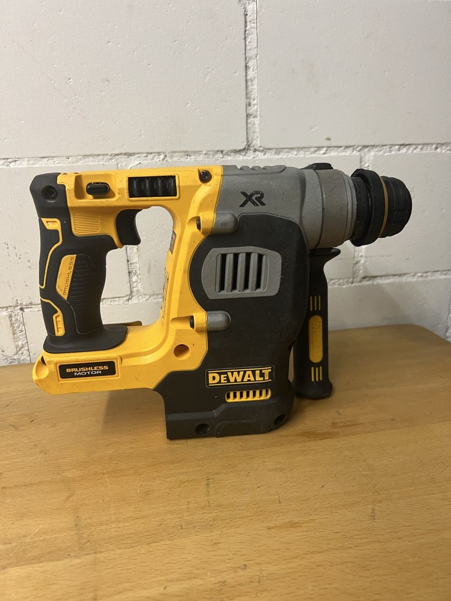 Dewalt Trapani: Dewalt DCH273 Bohrhammer 18V – Usato da Holziken venduto da 181281 7