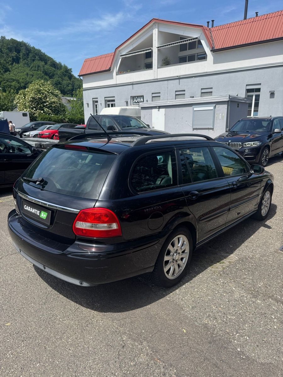 Jaguar Automobili: Jaguar X-Type 2.0D I4 CL – Difettoso da Sissach venduto da transporter16 3