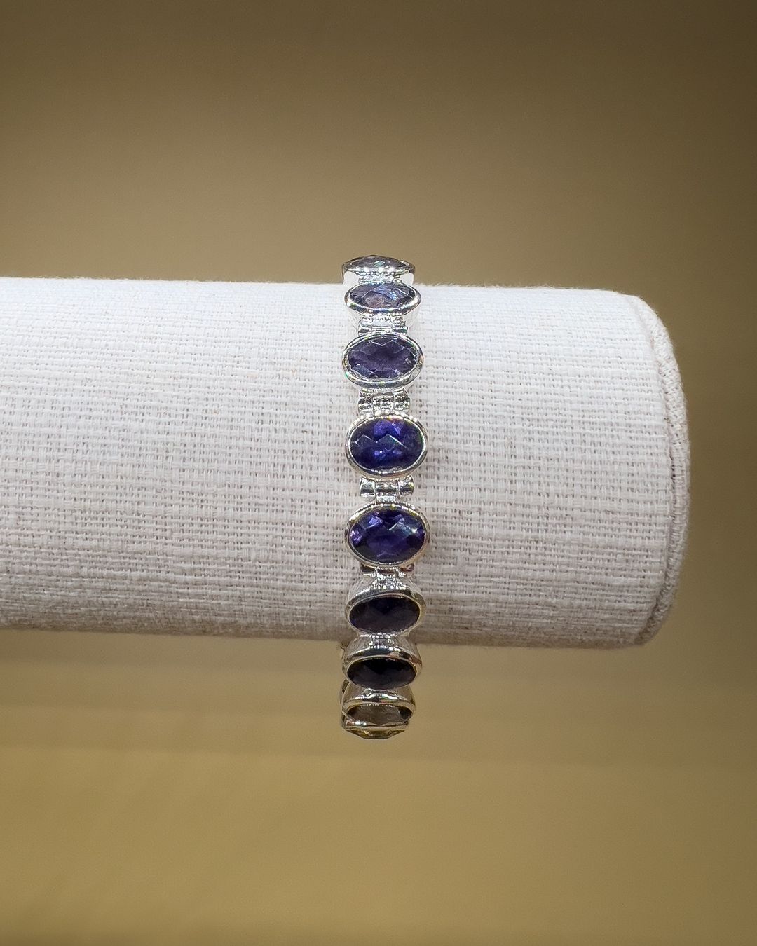 Armbänder & -reifen: Silberarmband mit Iolith – Neu und originalverpackt aus Schindellegi von MoonAmber.schmuck 1