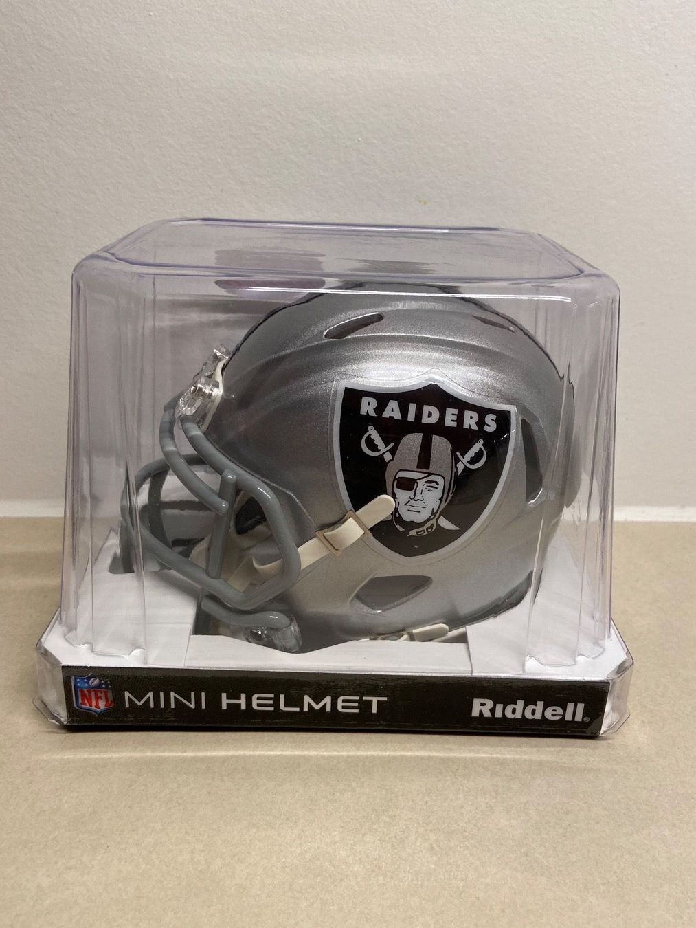 NFL Antike Kleidung: Las Vegas Raiders Mini Helmet Speed – Neu und originalverpackt aus Muttenz von US_Sport_Schweiz 2