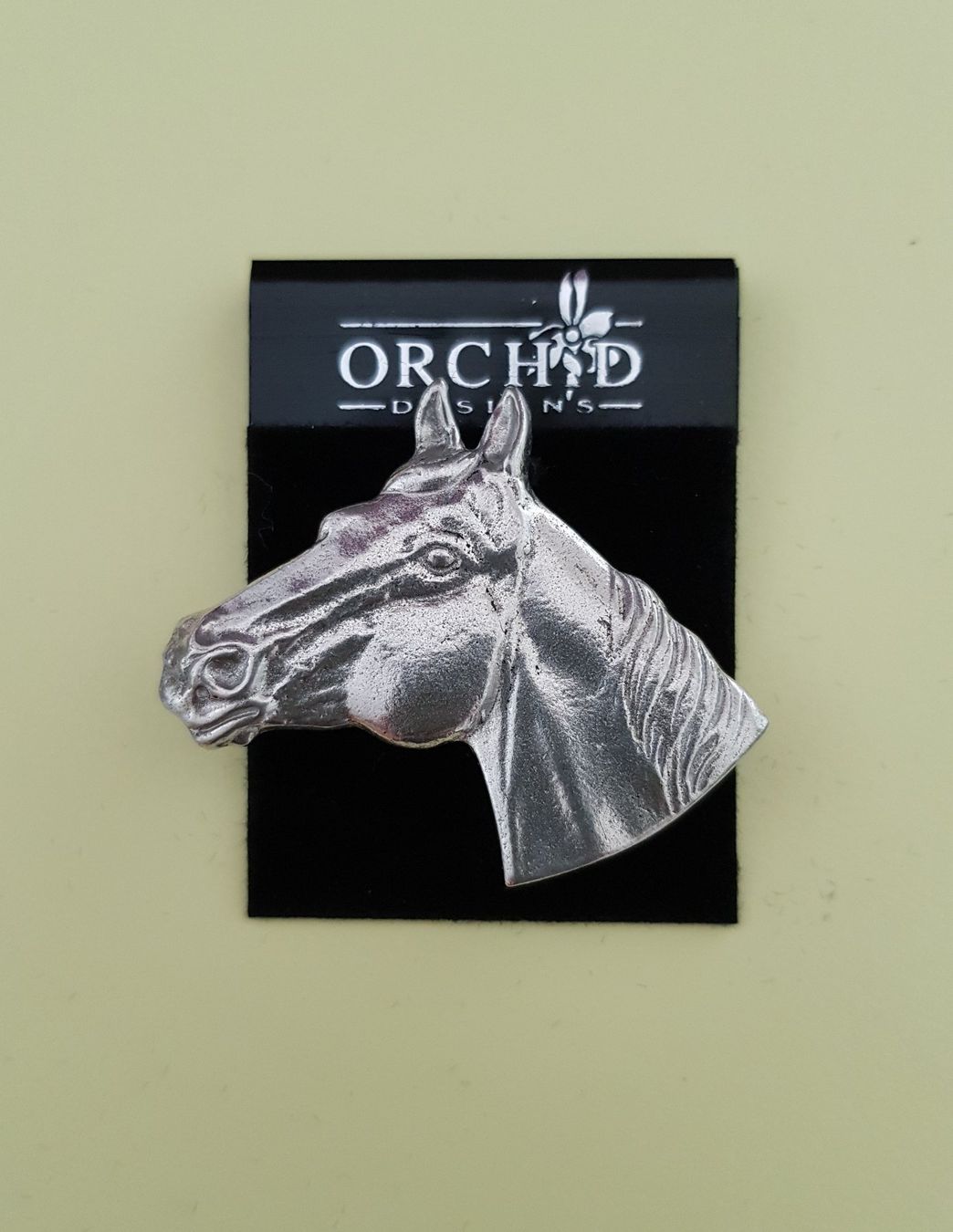 Spille & Fermagli: Brosche Pferd, 4.5 cm – Nuovo e nell'imballaggio originale da Turbenthal venduto da rut_77cy