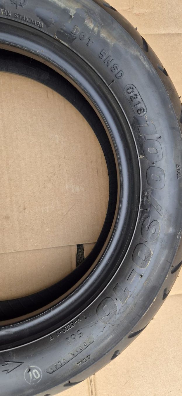 Accessori per altri veicoli: 2 Pneu für Roller – Usato da Geuensee venduto da Pipapaguigrafo 2