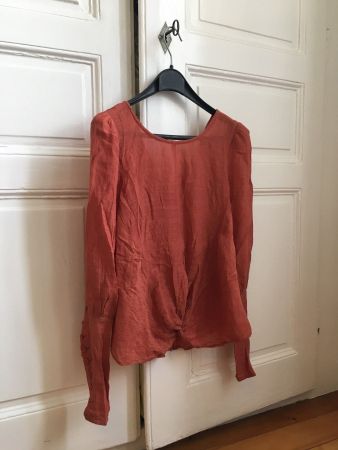 Top in schönem braunrot