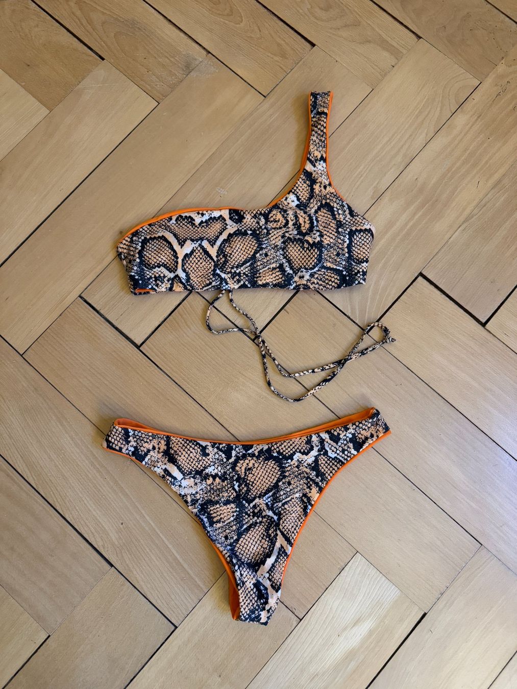 Costumi da bagno & Bikini: Reptil Bikini orange-schwarz M – Usato da Zürich venduto da Diazaio
