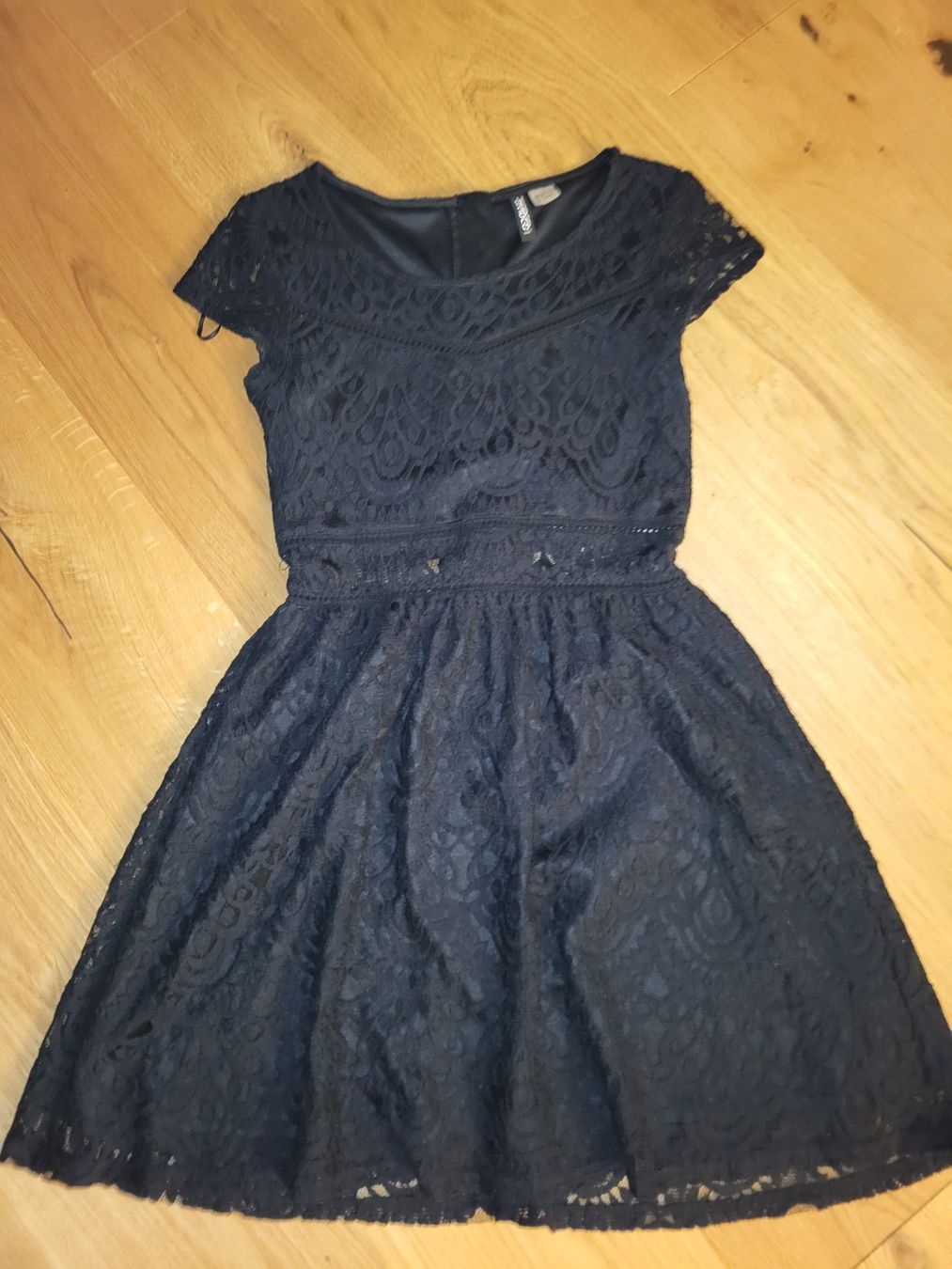 Vestiti: Robe noire dentelle H&M, taille 36 – Usato da Courroux venduto da Belleange