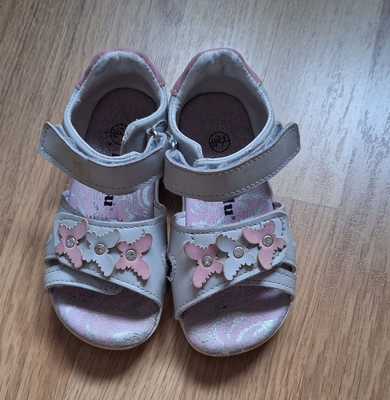 Schuhe für Mädchen: Sandales taille 24 – Gebraucht aus Yverdon-les-Bains von CelMt