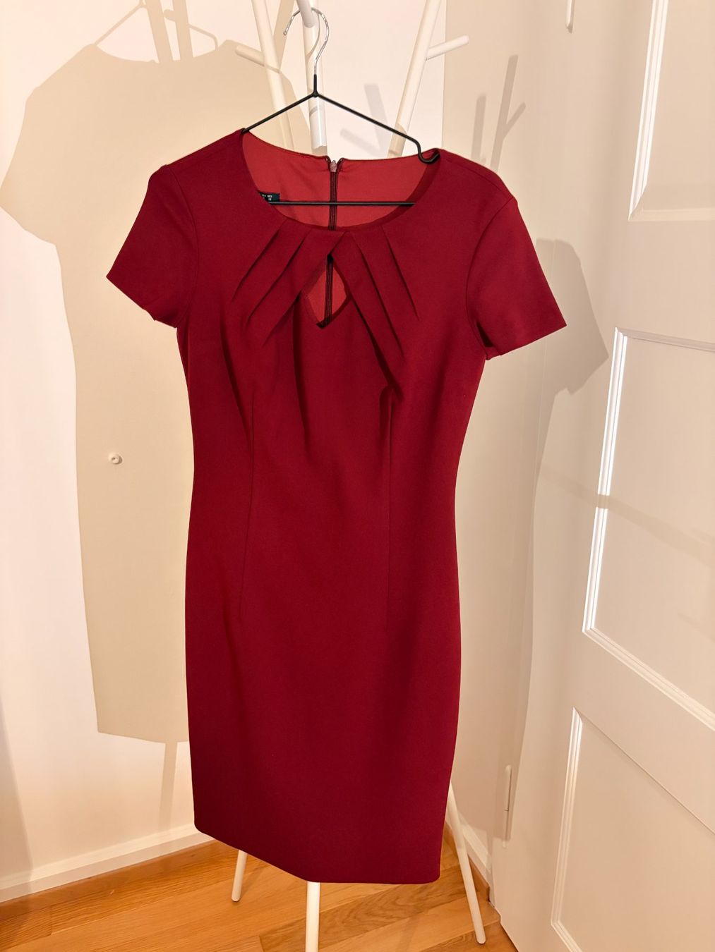 Kleider: Rotes Businesskleid – Gebraucht aus Zürich von nic_fpp9