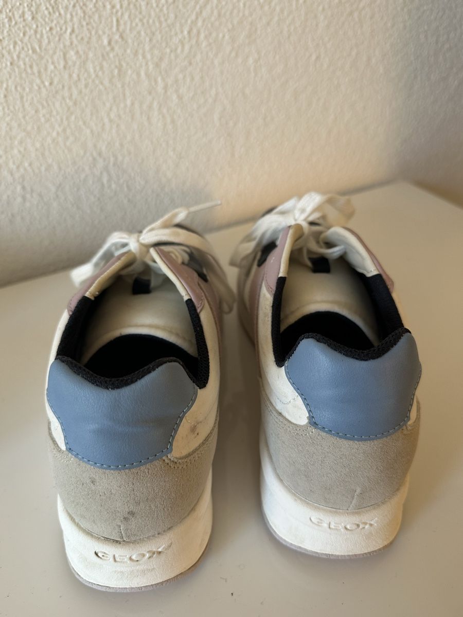 Geox Scarpe da donna: Geox sneaker 2 Paar, neuwertig – Usato da Männedorf venduto da Ewallstreet 4