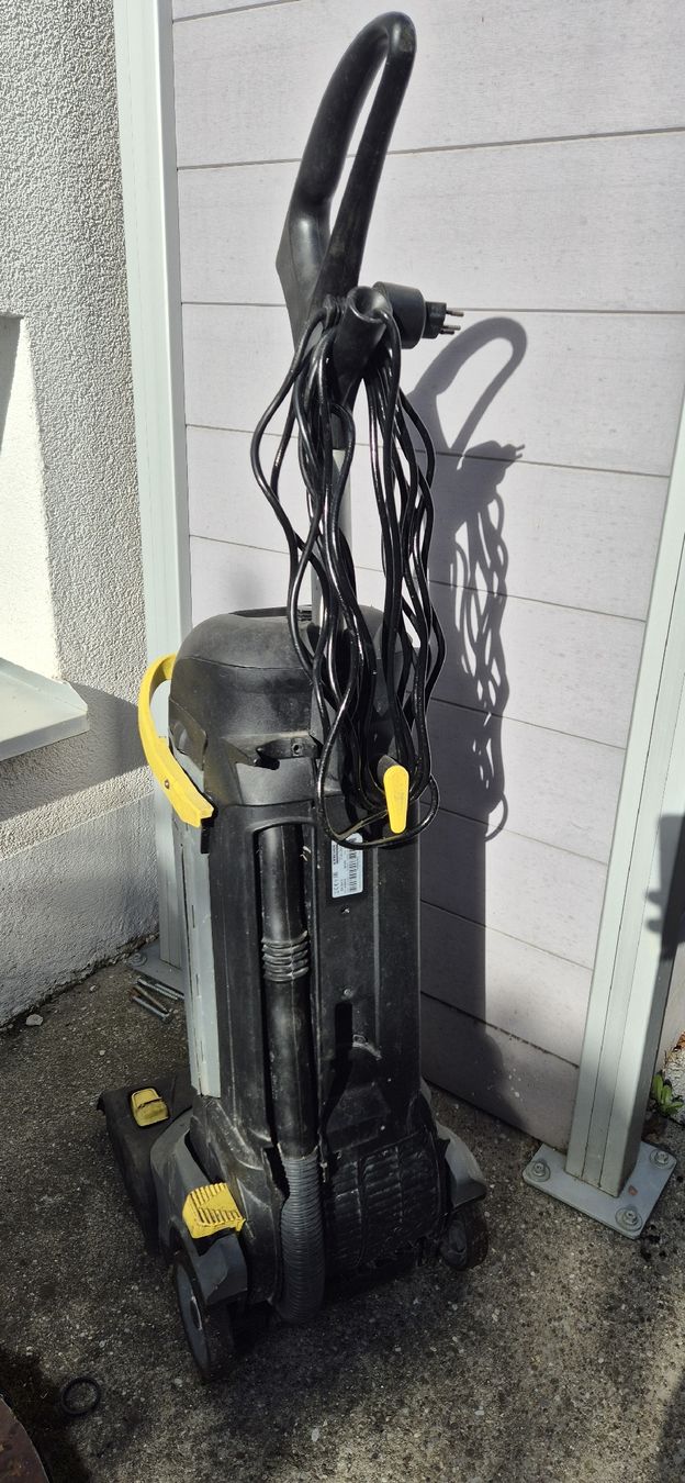 Kärcher Tutte le macchine: Kärcher BR 30/4C – Usato da Grenchen venduto da HZG. 4