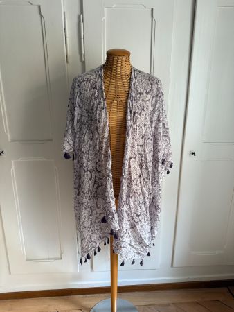 COLORES - Cape Jäckchen violett-weiss gemustert