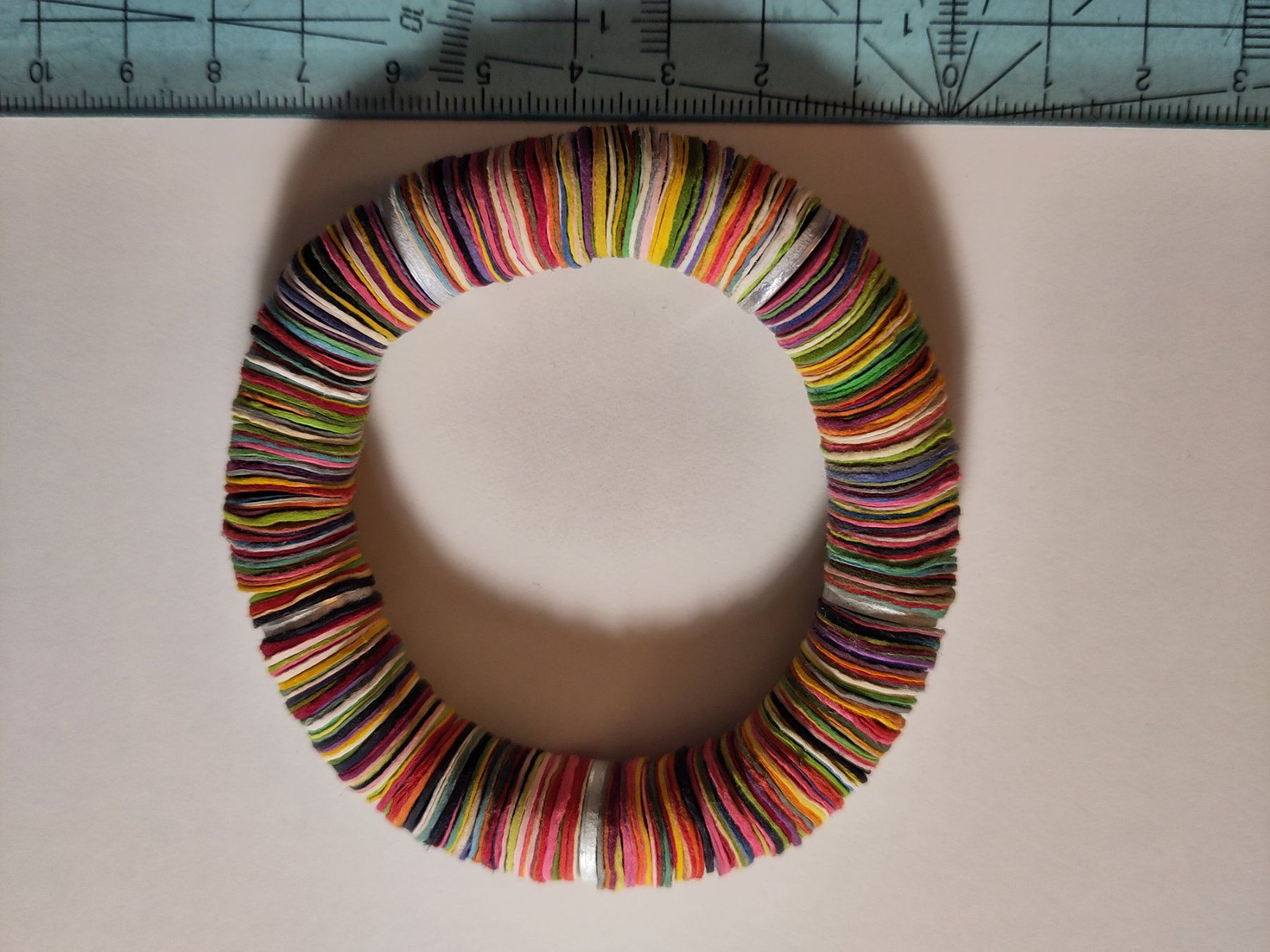 Bracciali & Braccialetti: Armband aus buntem Papier – Usato da Bülach venduto da Tiefschlaflos 2