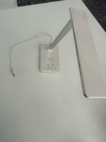 Weisse Tisch LED Lampe, 2 Farben, Ladestation Handy-Airpods