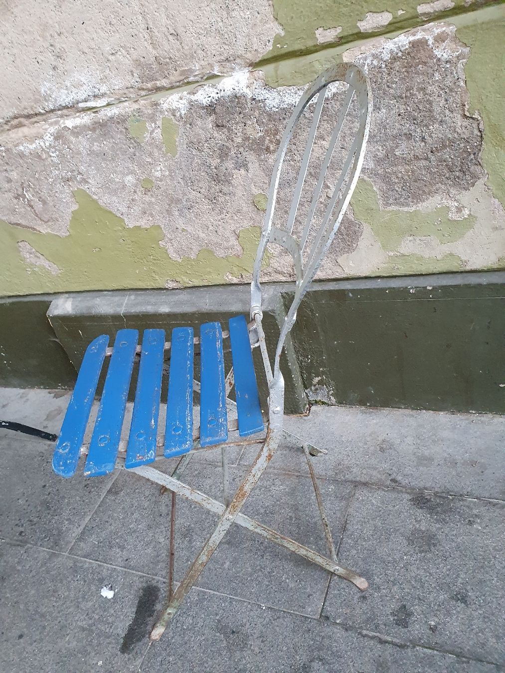 Sedie: antiker Klappstuhl für den Garten oder Balkon – Usato da Luzern venduto da steuereinheit 1