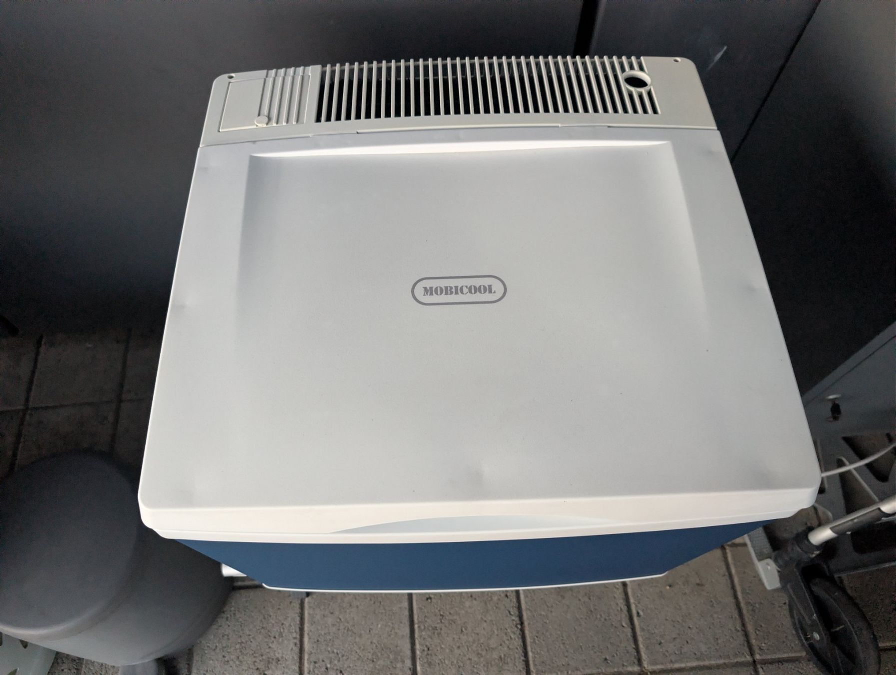 Mobicool Frigoriferi & Refrigeratori: Mobicool MB40 Hybrid-Kühlbox 12V/230V – Usato da Sursee venduto da Desertman27 2
