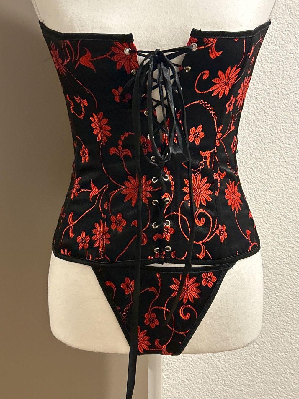 Altra biancheria intima: Dessous Set schwarz mit rotem Muster – Usato da Brunnen venduto da Nala2929