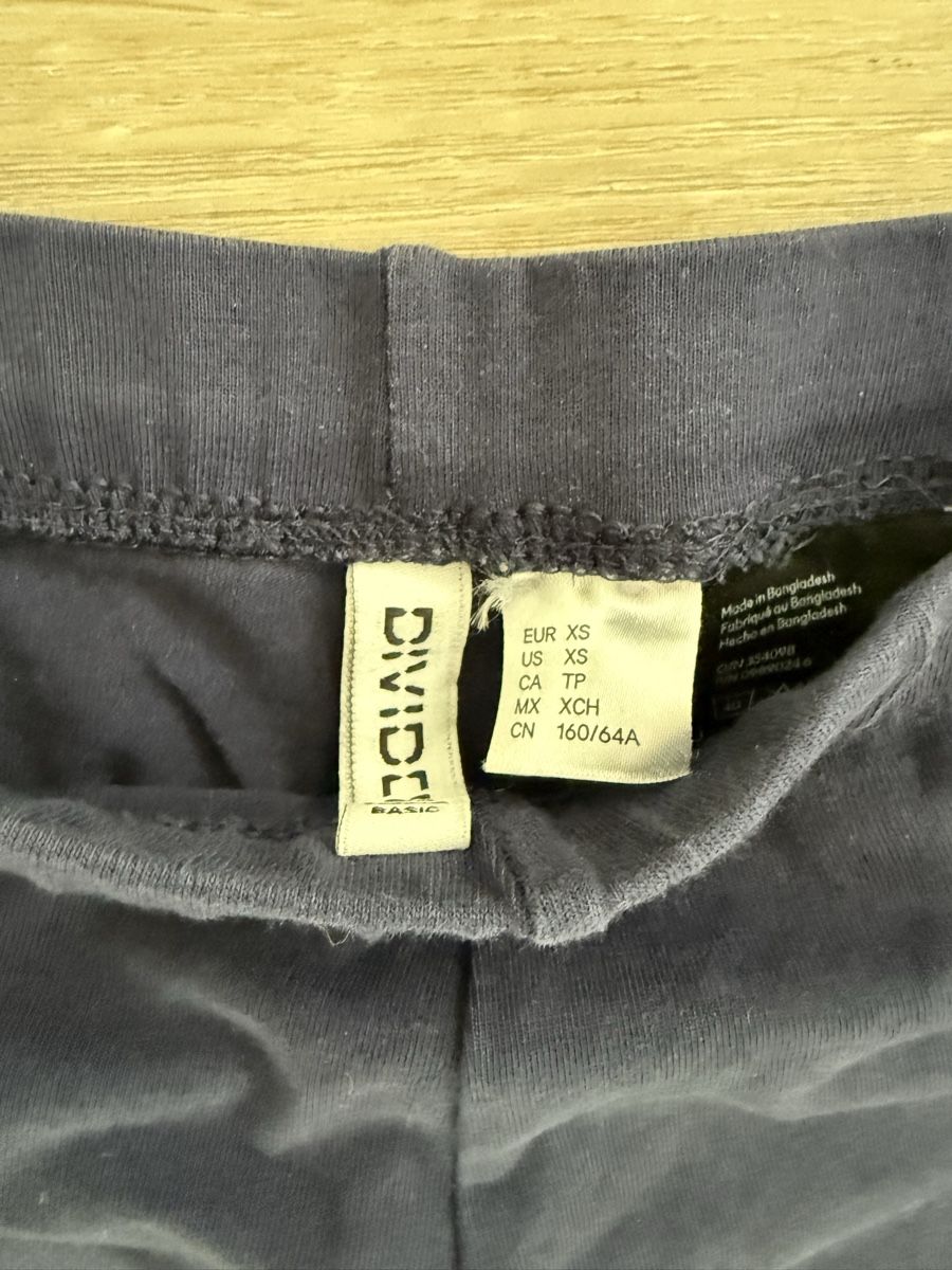 Leggings: Divided Basic Leggings, Grösse XS, Dunkelblau, Top Zustand – Usato da Rüfenacht BE venduto da sdent 1