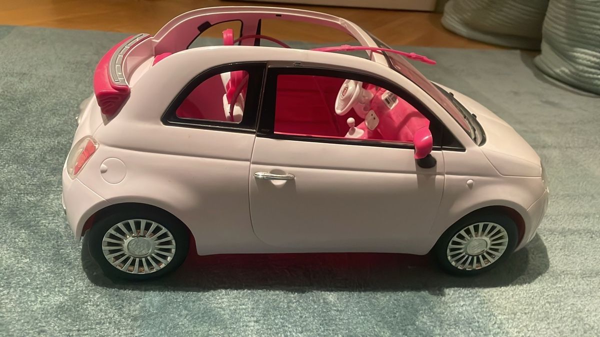Giocattoli: Voiture Barbie Fiat – Usato da Vésenaz venduto da gau_v6pf