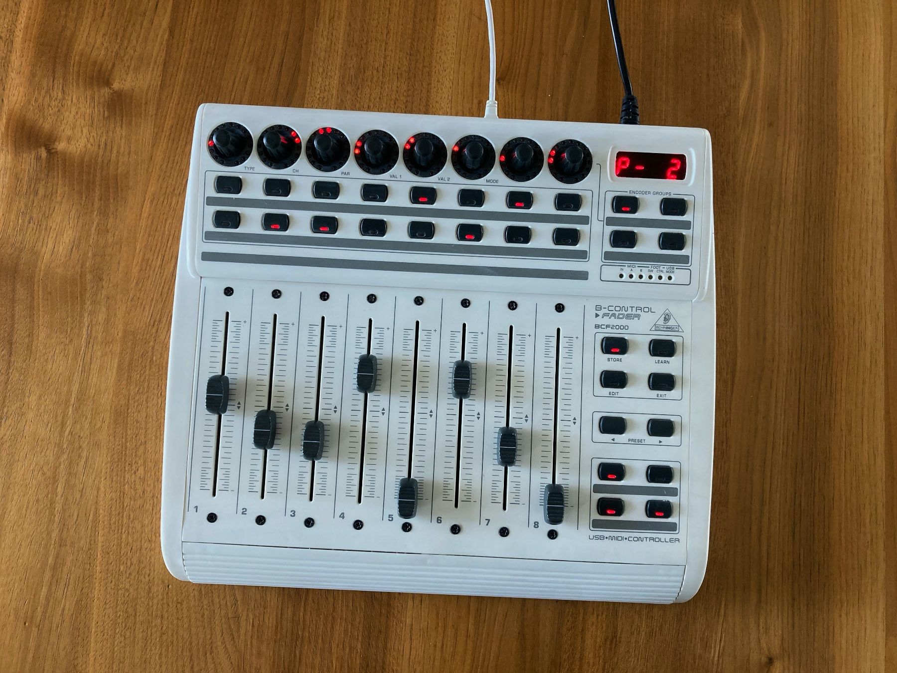 Behringer BCF2000 USB MIDI Controller (Gebraucht) in Rothenburg