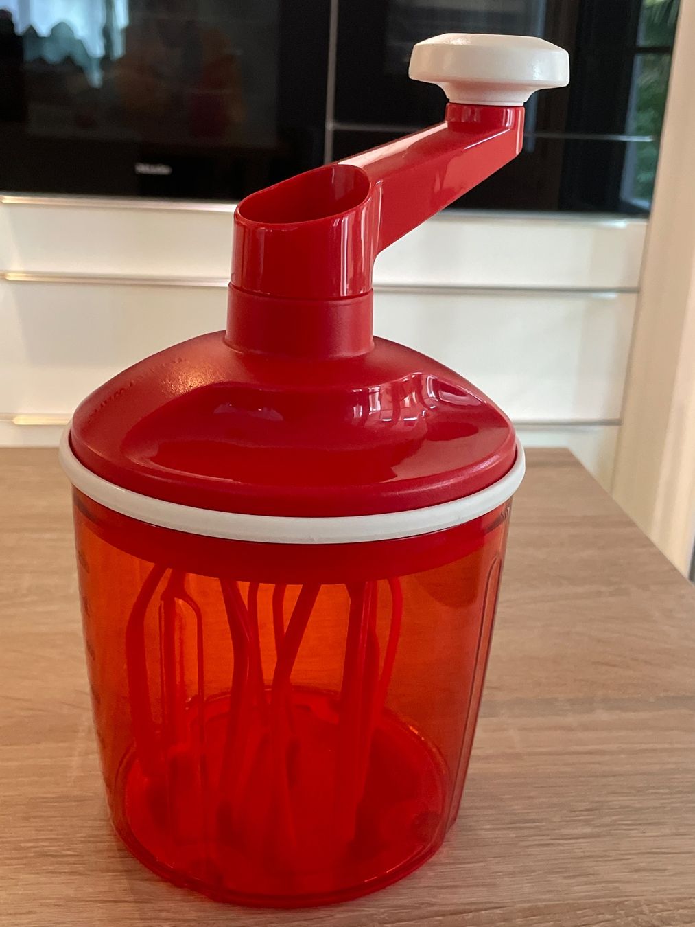 Tupperware Elettrodomestici da cucina: Neuwertiger Tupperware Speedy Boy Küchenhelfer, Rot – Usato da Merenschwand venduto da Luna20