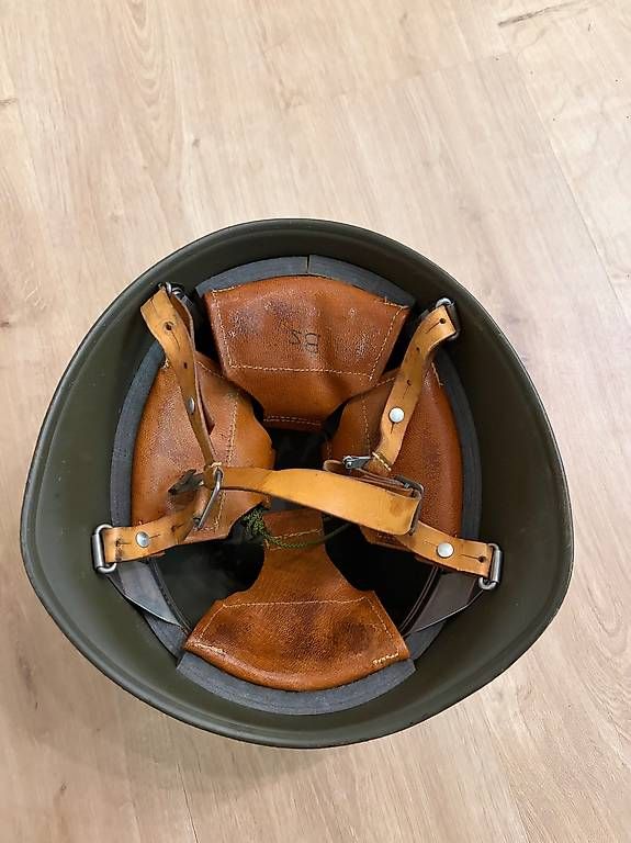 Antike Kleidung & Accessoires: Stahlhelm Militär – Gebraucht aus Aesch ZH von sel_kv7p 1