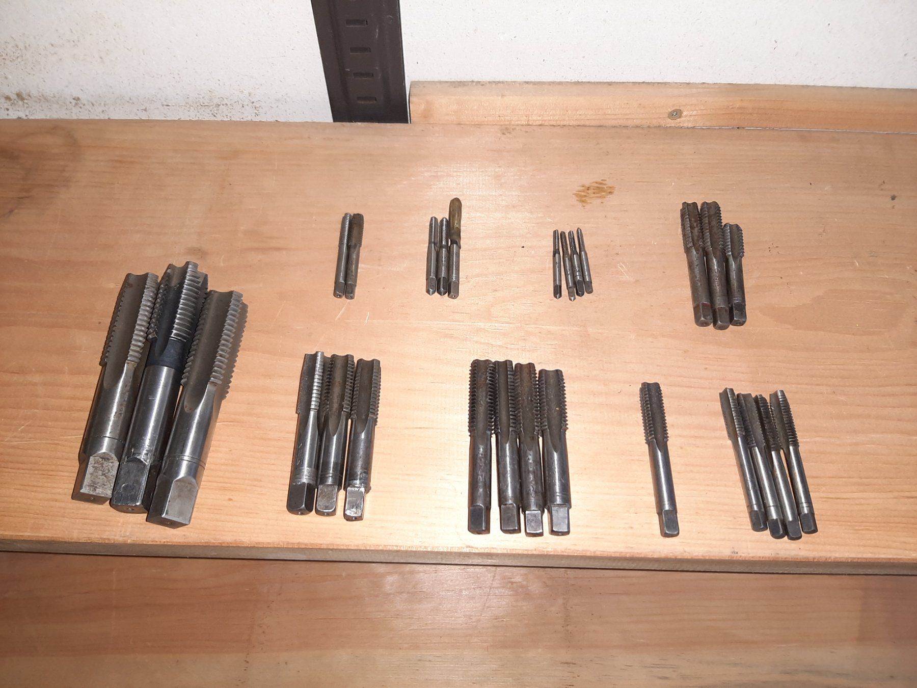 Tutti gli attrezzi: Lot Gewindeschneidbohrer – Usato da Münsingen venduto da sttech
