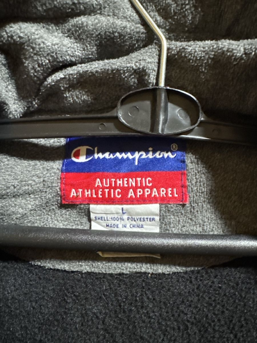 Champion Pullover & Sweatshirts: Pull Champion noir fermeture éclair taille L bon état – Neu (gemäss Beschreibung) aus Cressier FR von per_95ld 3