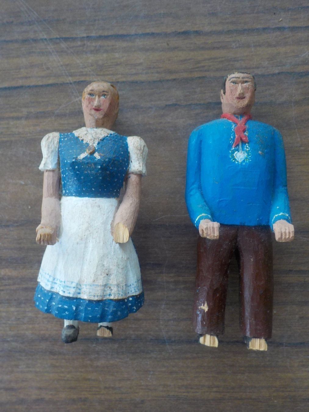 Statuette: Holzfiguren antik - Senn und Sennerin – Usato da Mörschwil venduto da antiksalon 5