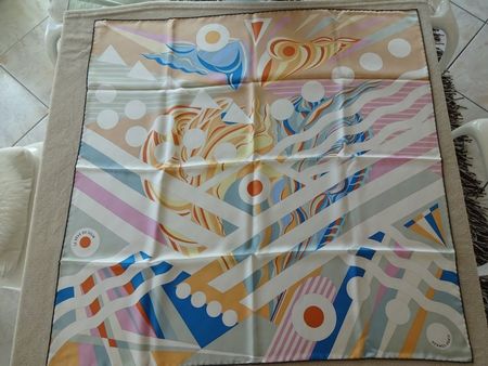 Carré Hermès "Le rêve de Julia" de Julie Abadie