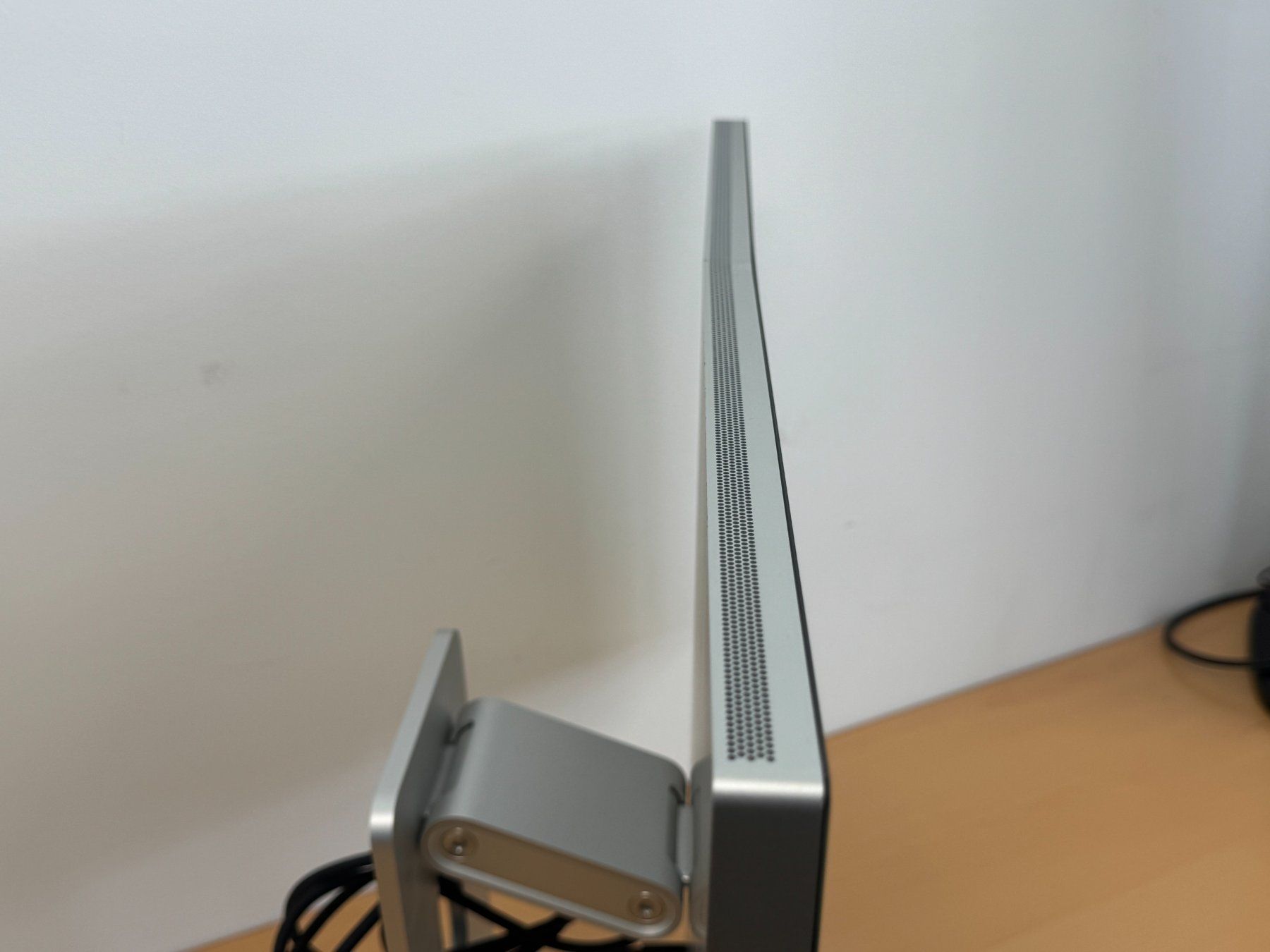 Apple Ecrans: Apple Studio Display 27' Zoll mit Kabel DEFEKT – Défectueux à Ebmatingen par Revivetrade 1