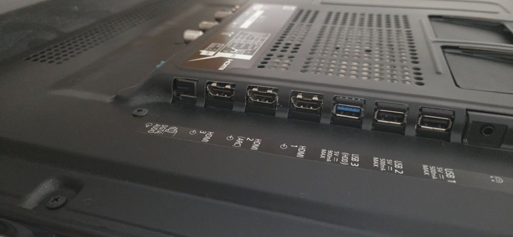 Panasonic Televisori: TX-L65WT600E Problem bei einschalten,sidebord mit mängel . – Usato da Arbon venduto da son_s5yv 3