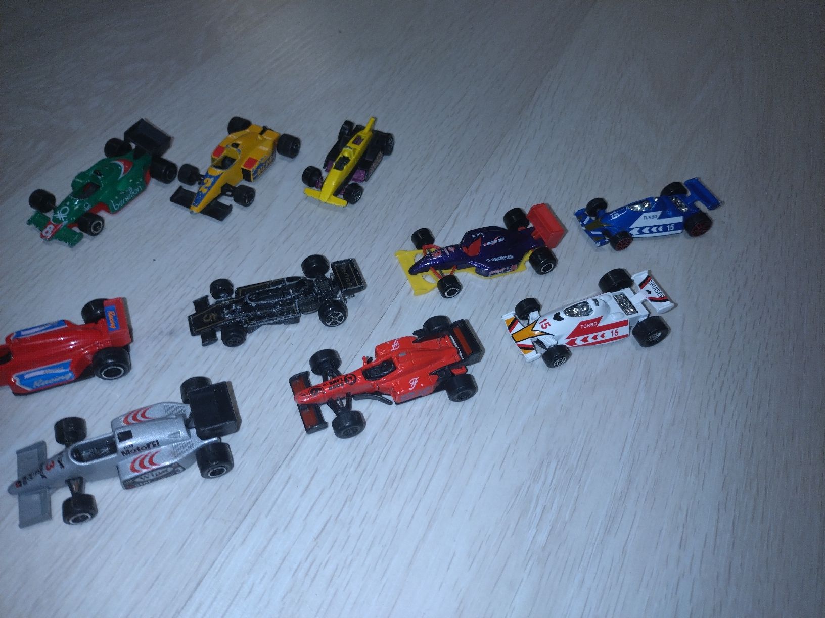 Spielzeuge: Lot de petites voitures de course formule 1 – Gebraucht aus Farvagny-le-Grand von LaCaverne 3