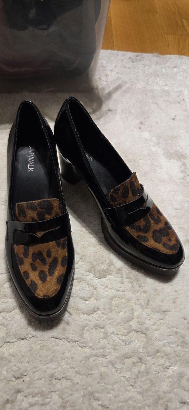 Scarpe da donna: Schuhe Leopardenmuster Lack Grösse 37 neu – Nuovo (secondo la descrizione) da Chur venduto da ali_j9q9