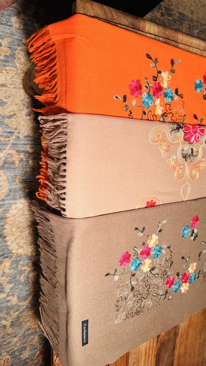 Foulards, Tücher & Schals: Caschmeer schal – Neu und originalverpackt aus Olten von Saayis 2
