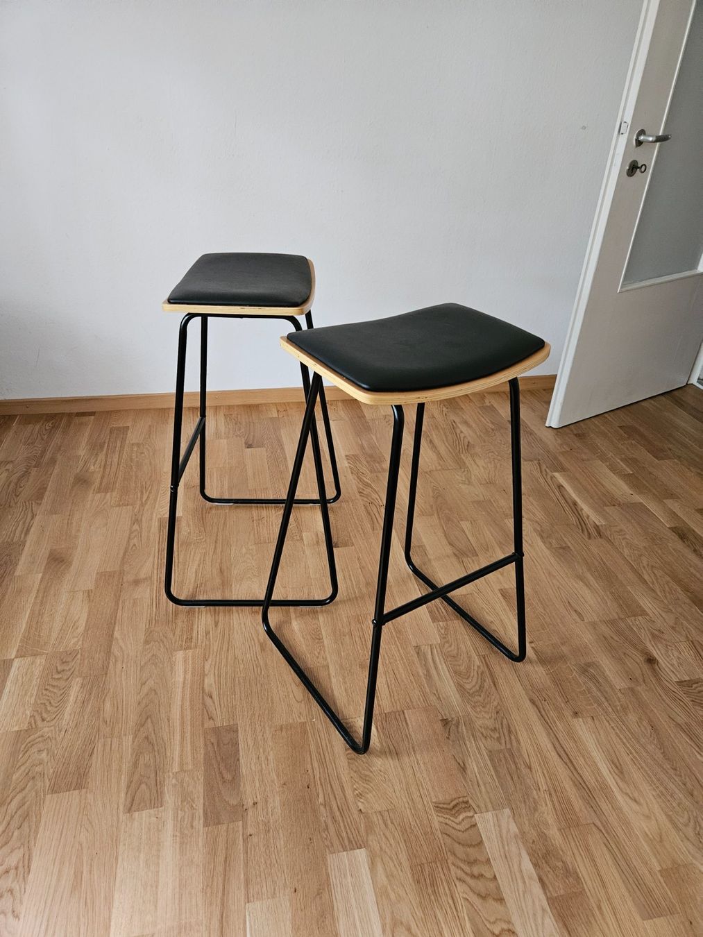 Sgabelli: 2 Barstühle Schwarz / Sitzhöhe 75cm – Usato da Zürich venduto da phiichay 1