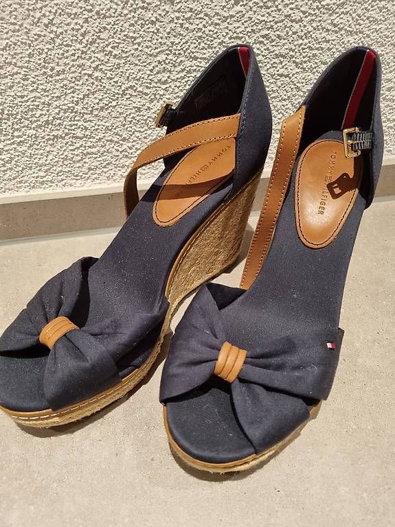 Scarpe da donna: Tommy Hilfiger Sandalen neu – Usato da Staufen venduto da Puzzelii 1