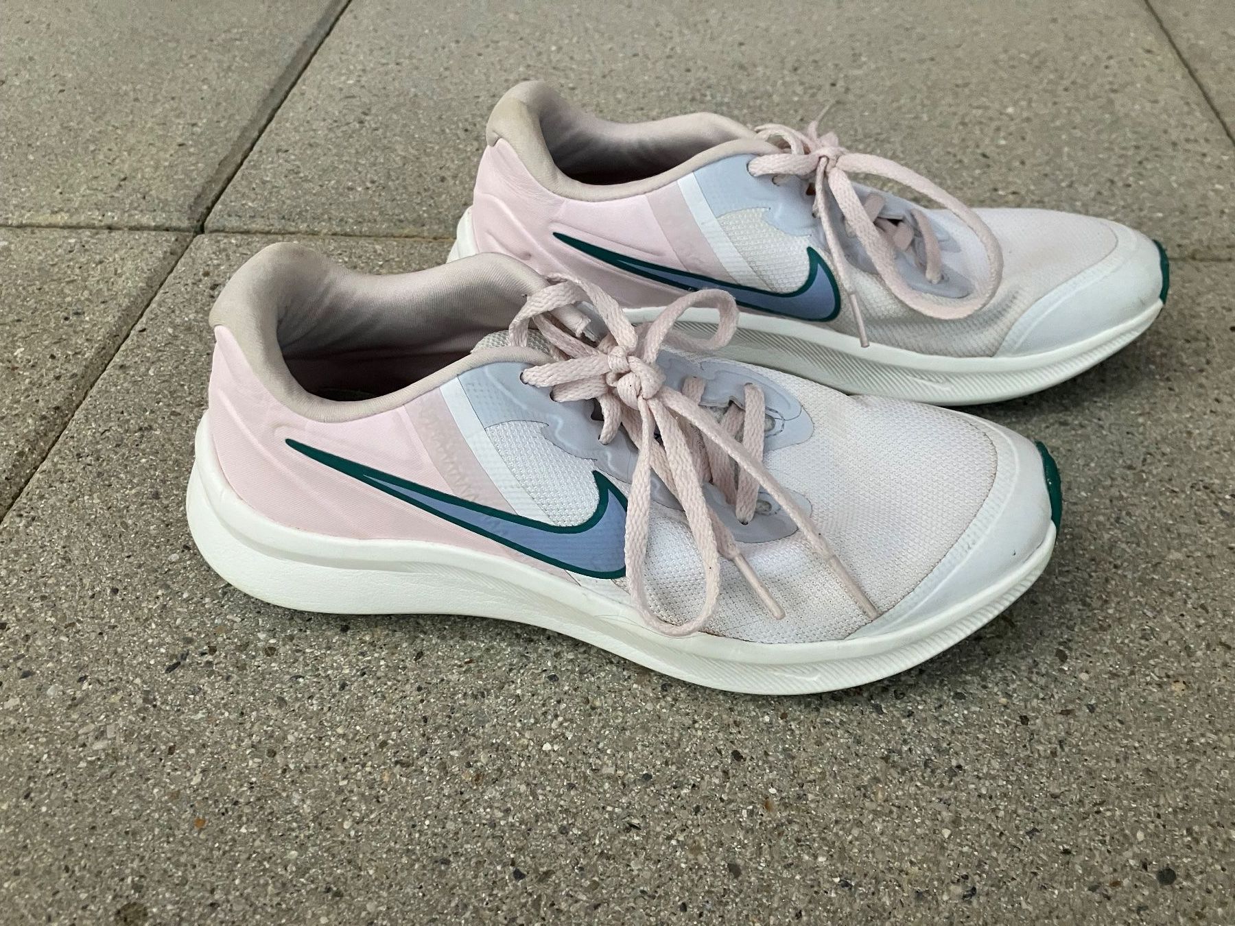Nike Scarpe per ragazze: Kinderschuh Nike Grösse 37.5 – Usato da Wichtrach venduto da mryter01 3