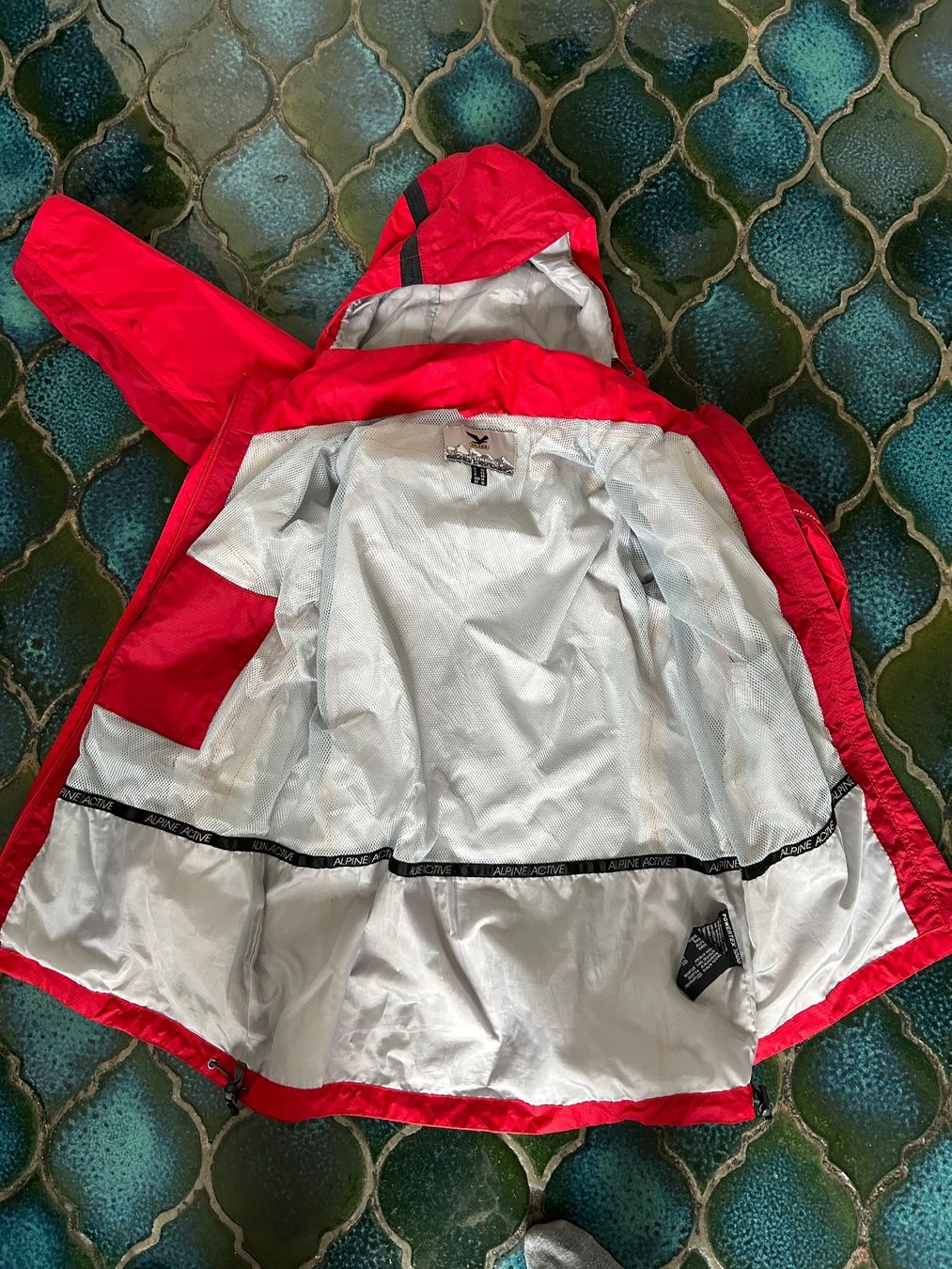 Salewa Jacken: Salewa Damen Regenjacke rot Gr. 38 – Gebraucht aus Emmen von Carbru 6