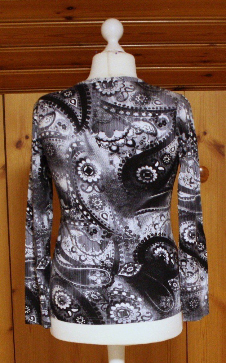 Blusen: T-Shirt Langarm schwarz-weiss Gr. S – Gebraucht aus Flüelen von Diversicum-Vintage 5