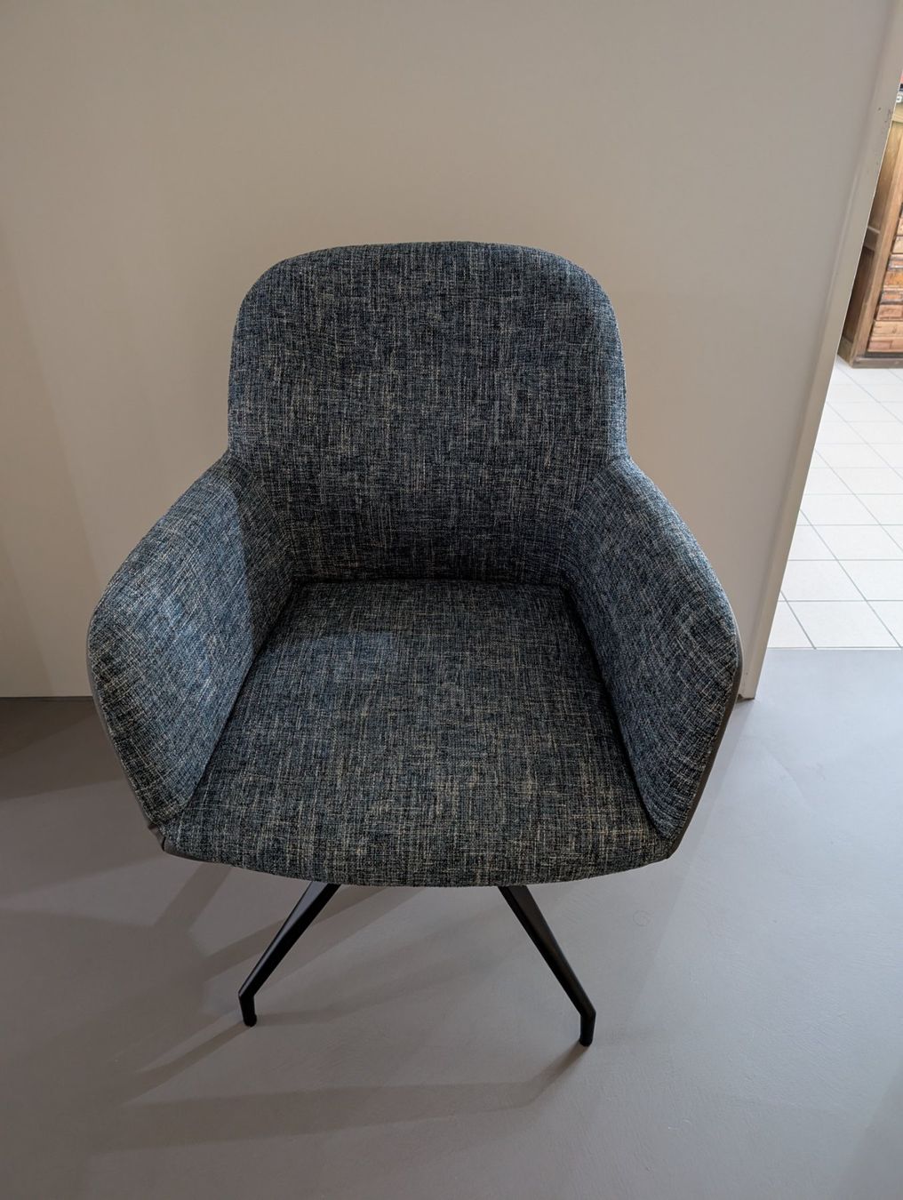 Sessel: Design Drehstuhl / Sessel - WIE NEU – Gebraucht aus Geroldswil von soalle