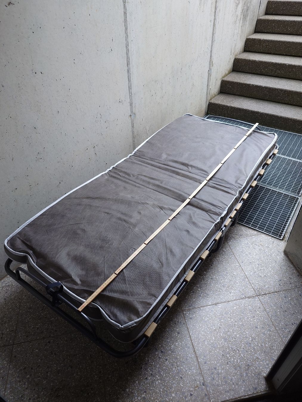 Letti: Bett Klappbett ungebraucht – Nuovo (secondo la descrizione) da Bätterkinden venduto da Grooovy