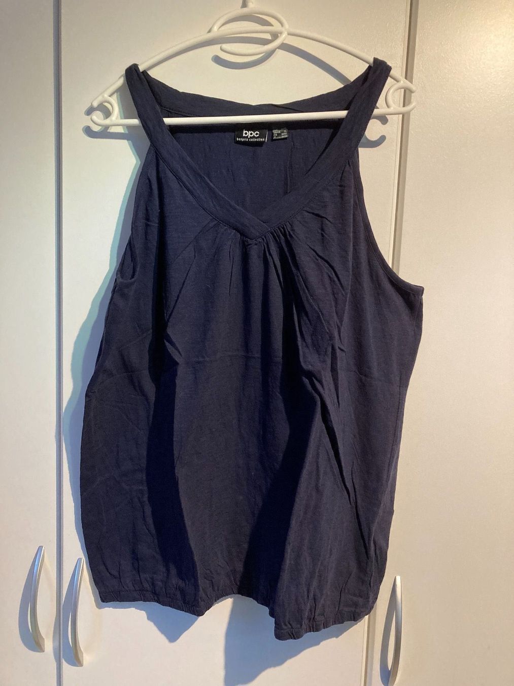 Top: 2x dunkelblaue Tops Gr. 48/50 – Nuovo (secondo la descrizione) da Thun venduto da Vans_98 1