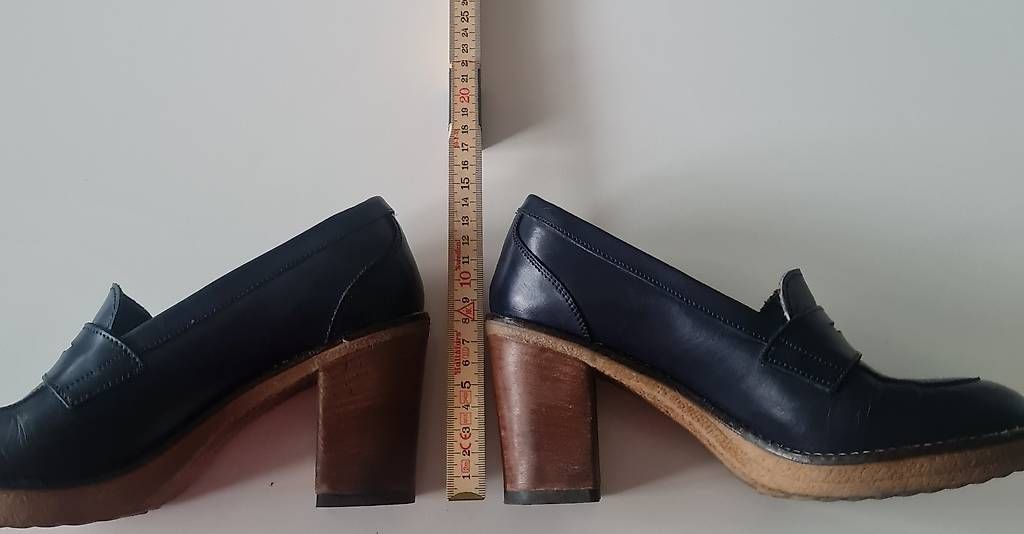 Scarpe da donna: Pumps Tommy Hilfiger Leder blau 38 – Usato da Kreuzlingen venduto da vir_thb7 1