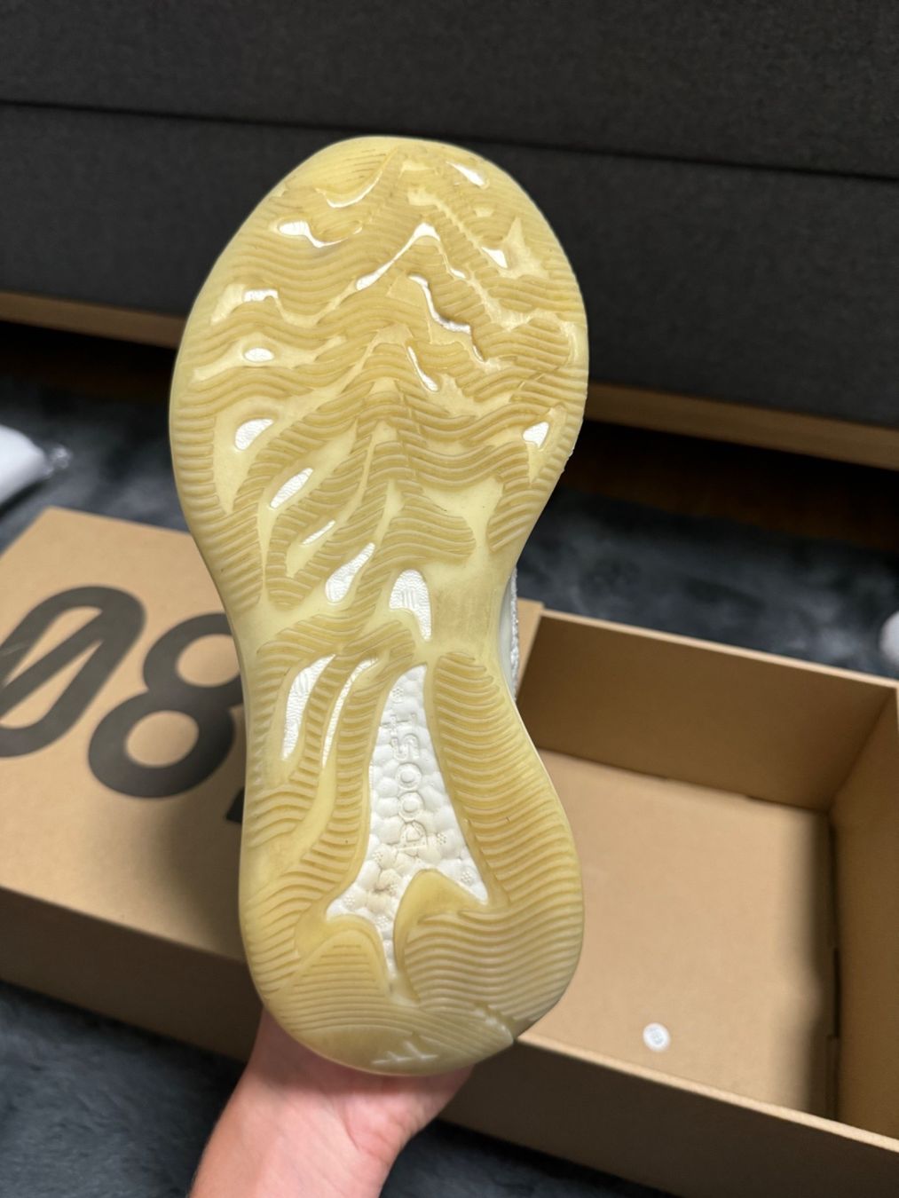Adidas Scarpe da uomo: Yeezy 380 Calcit – Nuovo (secondo la descrizione) da Wollerau venduto da Marion_Jarno 4