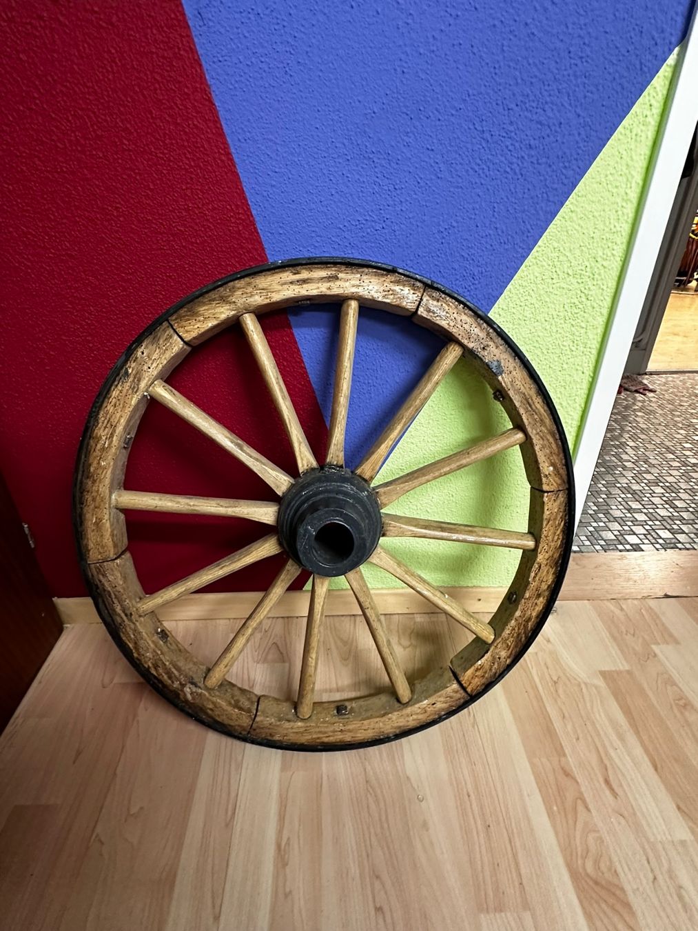 Pneus & Kompletträder: Altes Antikes Holzrad – Gebraucht aus Hünenberg von